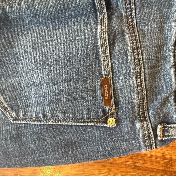 CHICOS Women’s Blue Girlfriend So Slimming Slim Ankle Jeans Size 0.5 (6) - Picture 10 of 13